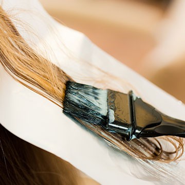 Pigmentacja włosów – na czym polega ten zabieg? Kiedy warto go przeprowadzić?