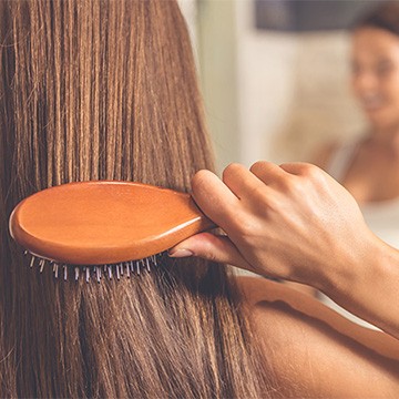 Jakie mogą być przyczyny wypadania włosów i łysienia u kobiet?