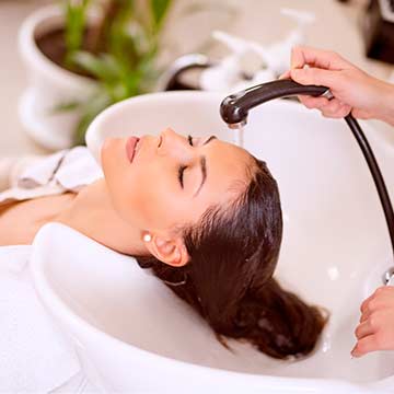 Regeneracja, keratyna, nawilżanie… – 5 najlepszych zabiegów pielęgnacyjnych, które możesz wykonać u fryzjera
